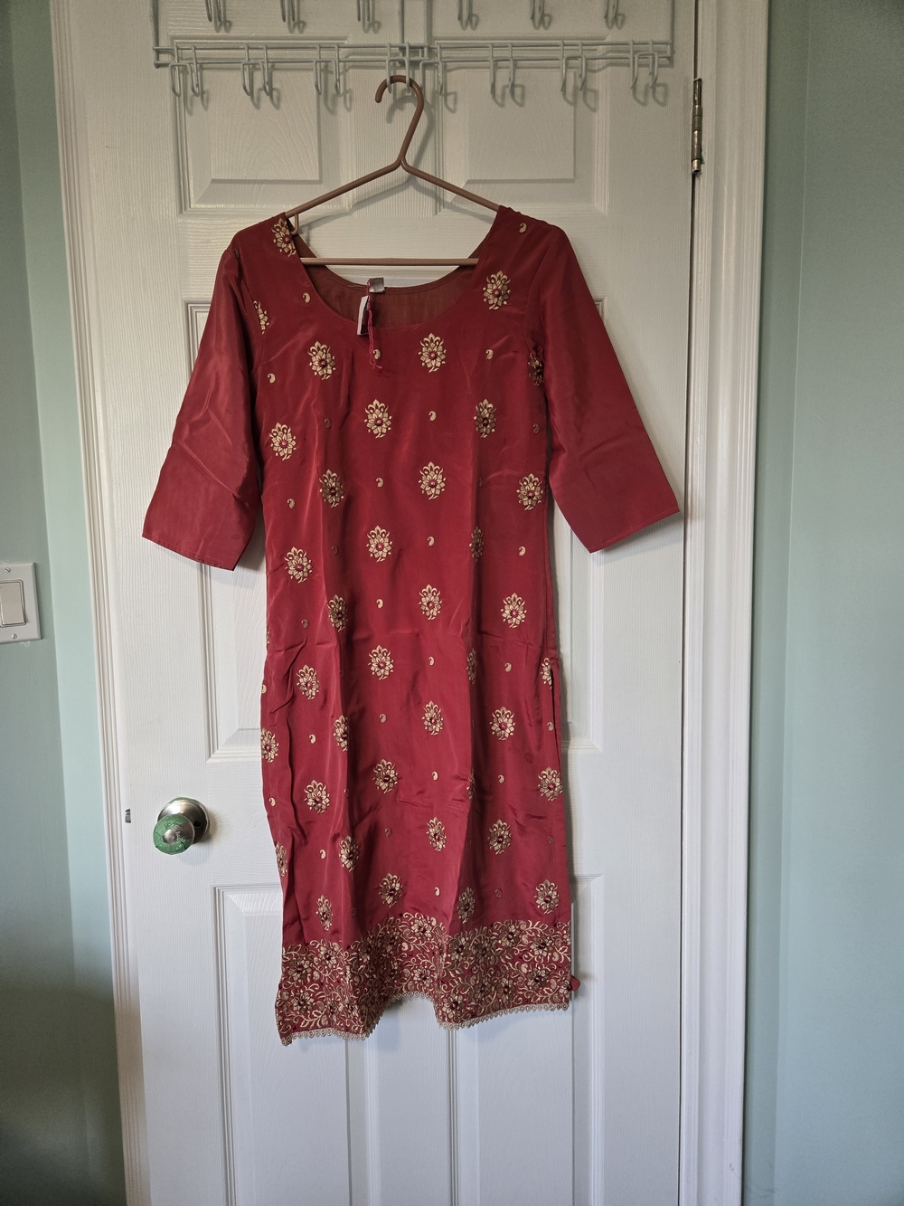 Women’s Embroidered Pink Salwar Kameez